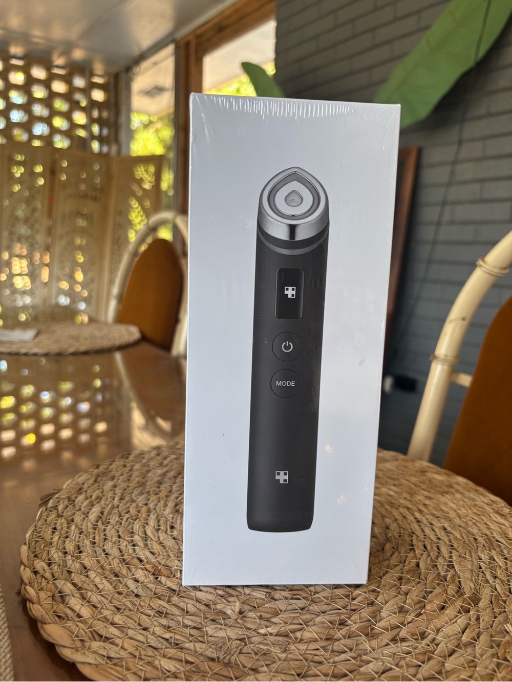 Medicube booster pro Black Facial Cleansing Device - Sleek Handheld